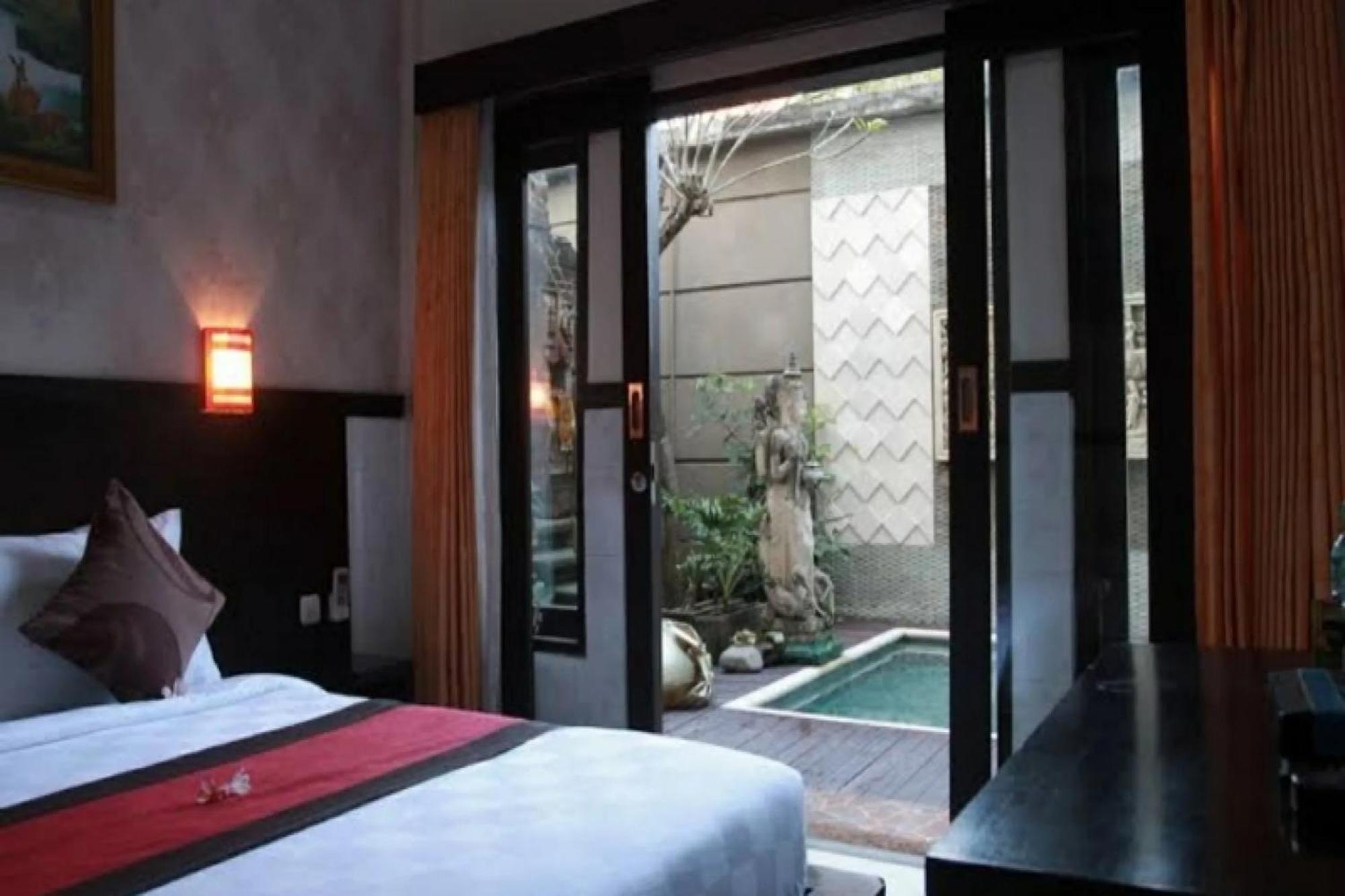 Antara Sunset Road Hotel Legian Exterior foto